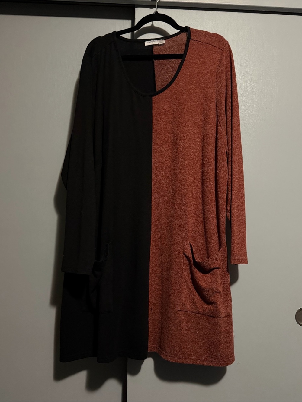 Avenue Two-Tone Long Sleeve Tunic – Women’s Size 30/32 🖤🤎
